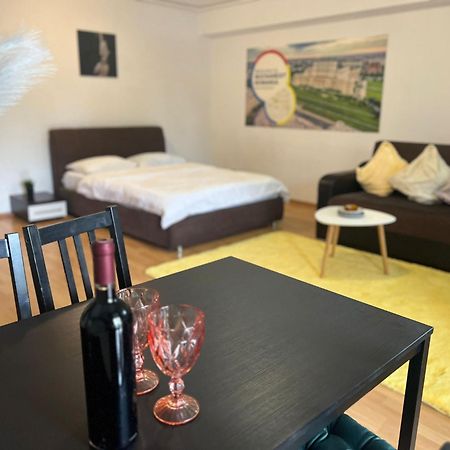 Tranzzit Airport Apartament Otopeni Exteriör bild