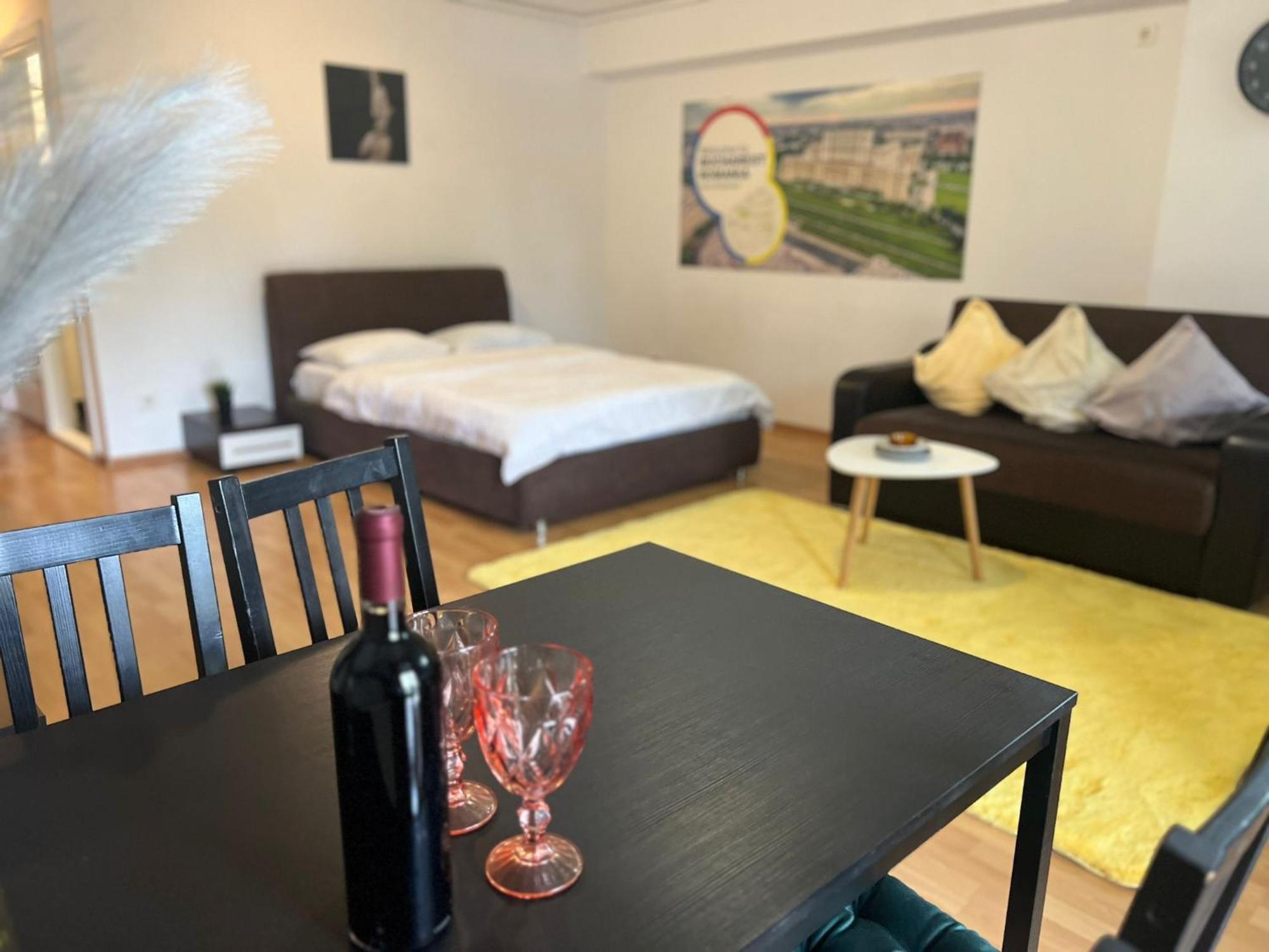 Tranzzit Airport Apartament Otopeni Exteriör bild